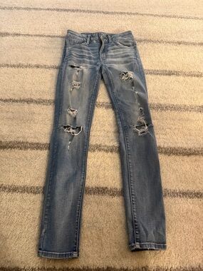 American Eagle Outfitters Light Blue Distressed Skinny Jeans